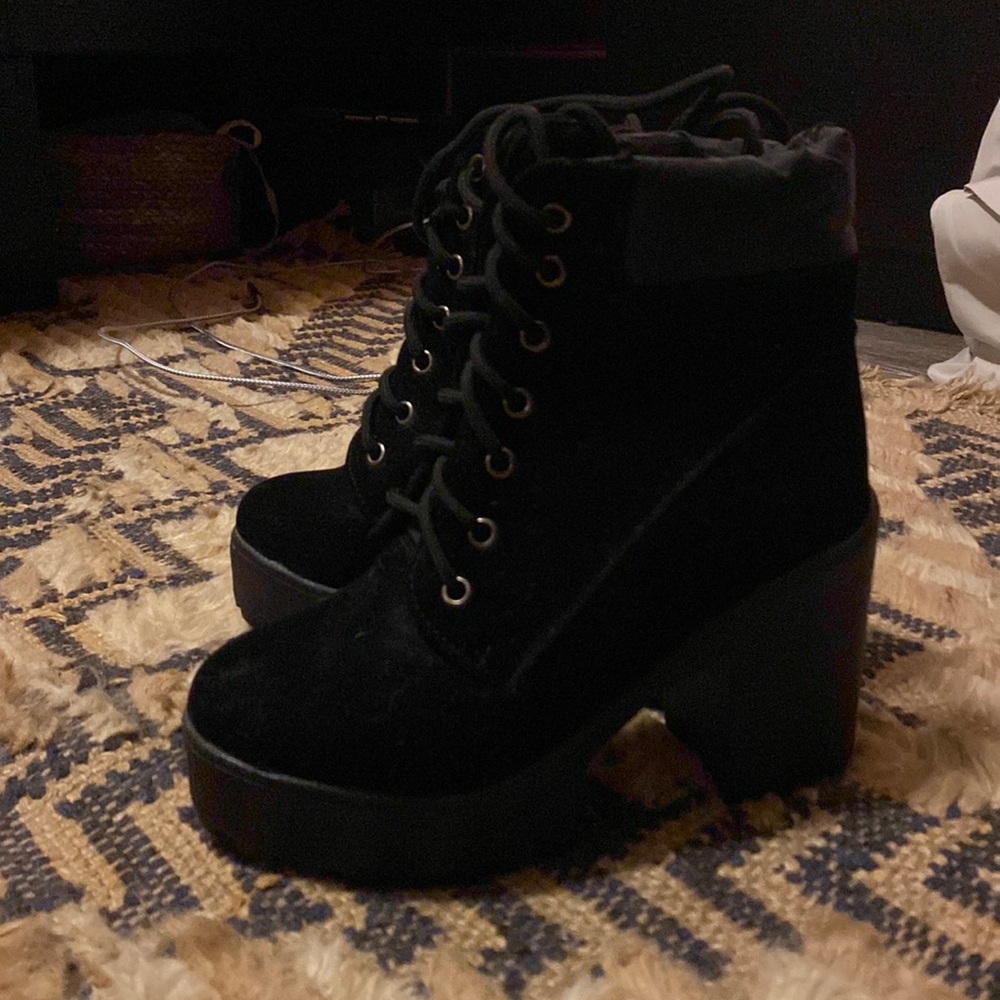 Velour chunky boot